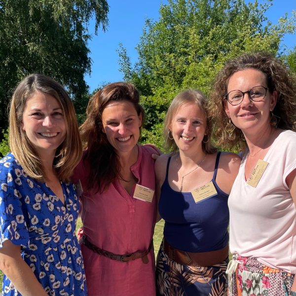Nadine Georges aux côtés de Valérie Doyen, Alexandra Hubin et Marie Geonet lors d’un moment partagé par l’équipe SexoPositive.