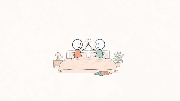 Deux personnages assis dans un lit échangent un geste complice après un moment intime.