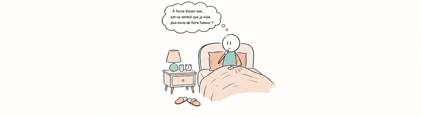 Seule dans son lit, une personne pensive se demande si sa baisse de désir après des douleurs sexuelles répétées est normale.