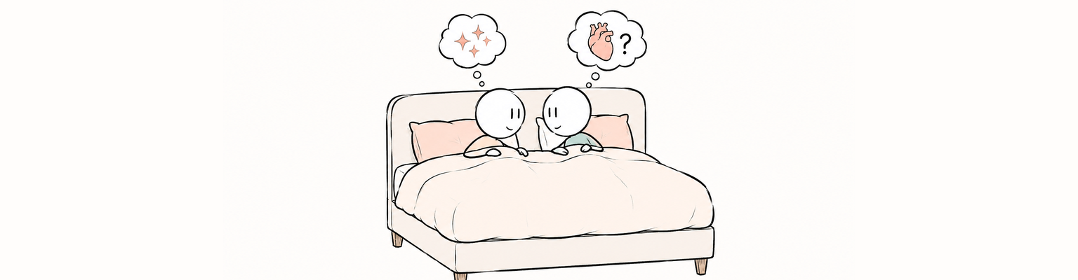 Deux personnes couchées face à face sous une couette : l’une pense au désir, l’autre s’inquiète pour son cœur.
