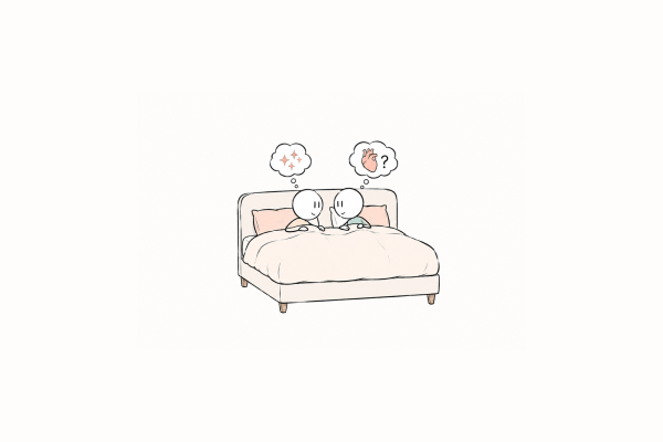 Deux personnes couchées face à face sous une couette : l’une pense au désir, l’autre s’inquiète pour son cœur.